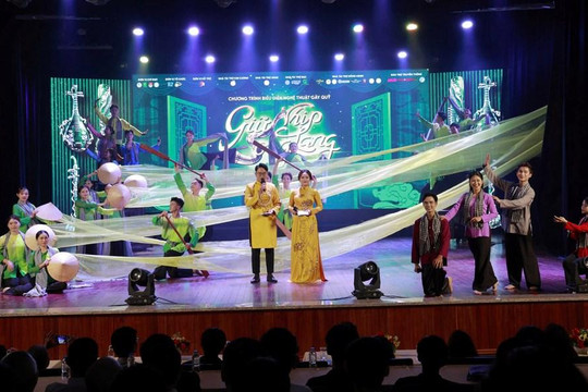 TP.HCM: Cải lương ra đường tìm khán giả trẻ