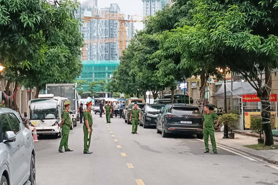 Nhiều cảnh sát xuất hiện tại nơi ở của Bùi Xuân Huấn