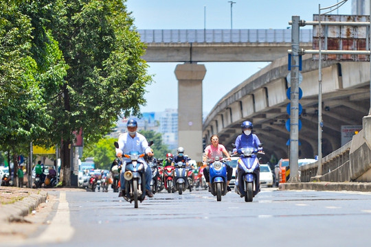 Thời tiết hôm nay 11/8: Hà Nội nắng nóng như chảo lửa
