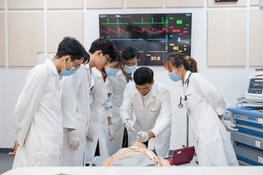 TP.HCM gỡ ‘nút thắt’ tài chính, kiến tạo đội ngũ bác sĩ nội trú tinh hoa