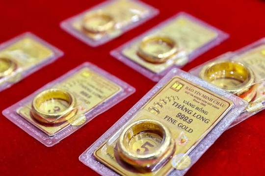 Giá vàng hôm nay 13/8: Vàng biến động, có nên mua tích lũy vì sợ đồng tiền mất giá?