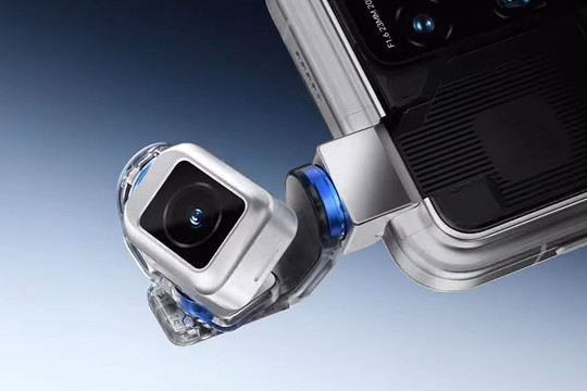 Robot Phone đầu tiên xuất hiện có xứng với giá 35 triệu đồng?