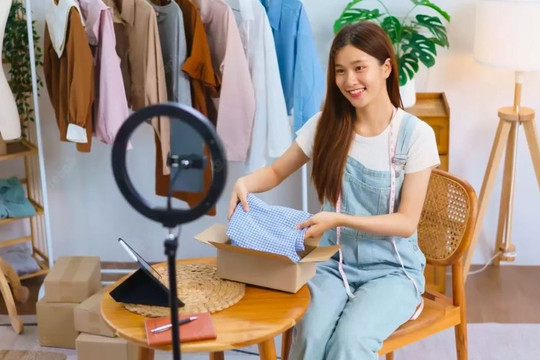 Mặt trái của thời trang livestream