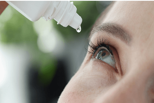 Sau 3 lần tự dùng thuốc nhỏ mắt, người đàn ông ở An Giang suýt mất mạng