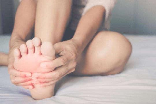 Tê chân, nhìn mờ, nấc cụt kéo dài: Coi chừng bệnh thần kinh