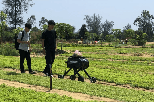 Robot diệt cỏ bằng tia laser của sinh viên Đà Nẵng hướng tới một nền nông nghiệp sạch