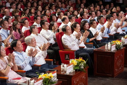 Chủ tịch Quốc hội Trần Thanh Mẫn dự Chương trình nghệ thuật chính luận 'Nắng Ba Đình'
