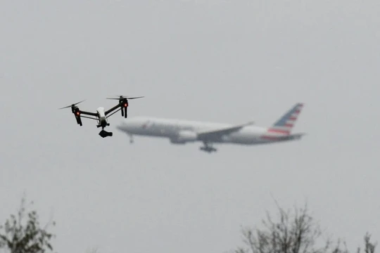 Sẽ có hệ thống chế áp drone xâm nhập trái phép trong vùng cấm sân bay
