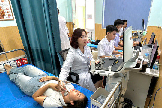 Chăm lo sức khỏe người lính, vun đắp tình quân dân