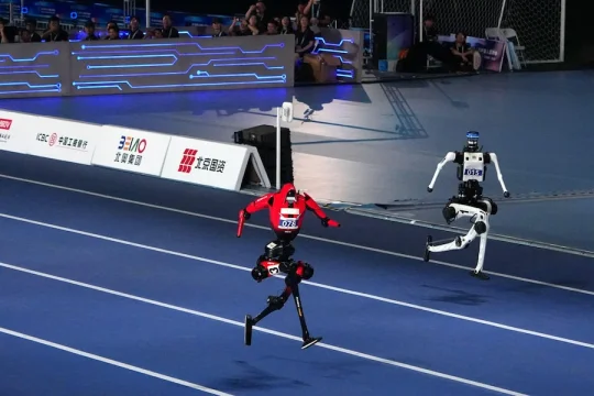 Robot hình người phá hàng loạt kỷ lục của con người tại Đại hội Thể thao Robot Thế giới ở Bắc Kinh