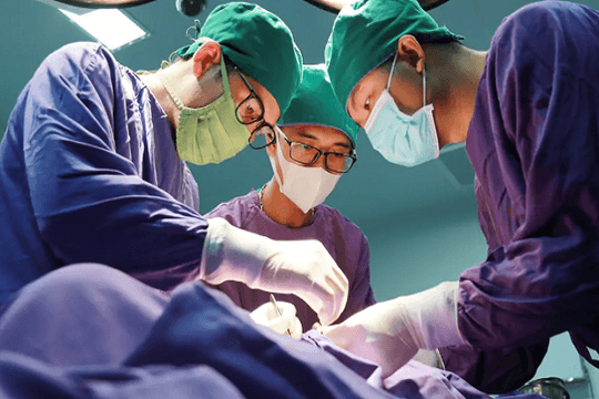 Vỡ tinh hoàn ở trẻ sau chấn thương thể thao: Sai lầm chết người của cha mẹ