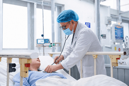 Sản phụ 23 tuổi vượt cửa tử sau 4 lần đại phẫu do muỗi đốt