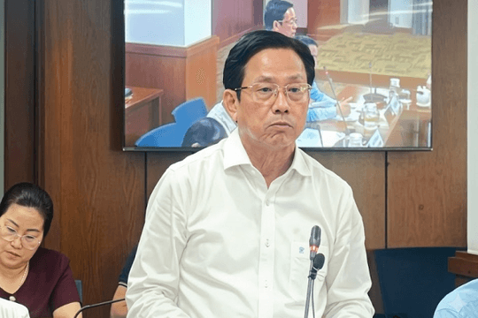 Thiếu chỗ học và sách giáo khoa tại TP.HCM: Lãnh đạo Sở chính thức lên tiếng!
