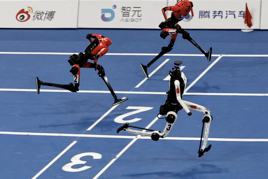 Robot Trung Quốc vượt kỉ lục của Usain Bolt, nhưng vẫn chưa bắt kịp con người