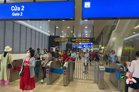 Metro số 1 miễn phí vé ngày 2/9, tăng chuyến phục vụ người dân xem pháo hoa