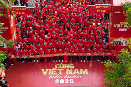 Hơn 10 tỷ bước chân, gần 1,8 triệu người tham gia ngày hội đi bộ toàn quốc 'Cùng Việt Nam tiến bước'