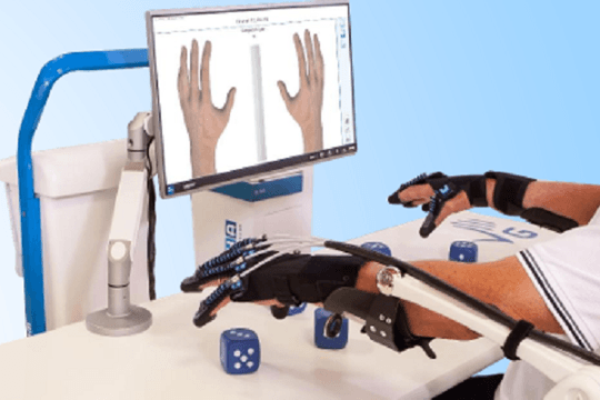 Robot ‘đánh thức’ bàn tay liệt, mở lối mới cho bệnh nhân đột quỵ