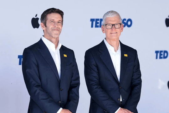 Tim Cook nhận gói thù lao 47 triệu USD, John Ternus có thể hưởng 58 triệu USD