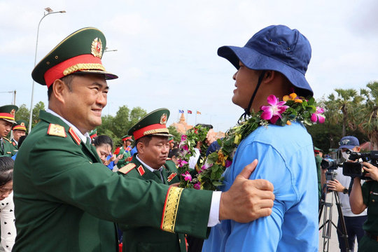 Mùa khô này, chúng tôi đi tìm các anh