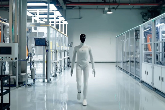Robot hình người Trung Quốc bắt đầu sản xuất đại trà, Tesla Optimus đang bị bỏ lại phía sau?