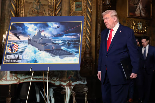 Các nhà khoa học Trung Quốc mê pháo hạm trên siêu tàu chiến lớp Trump, vì sao?