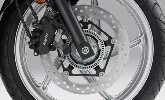 Xe máy điện có cần ABS không?