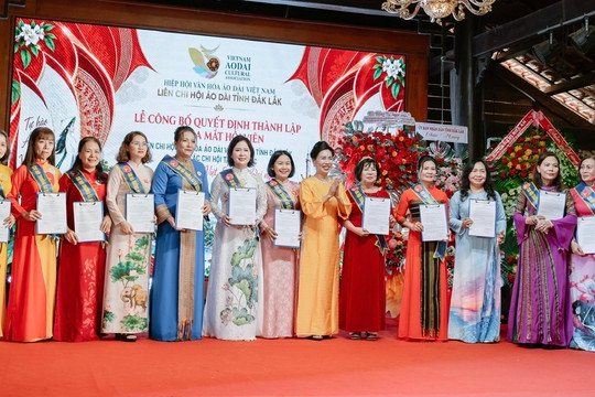 Văn hóa áo dài Việt về các buôn làng