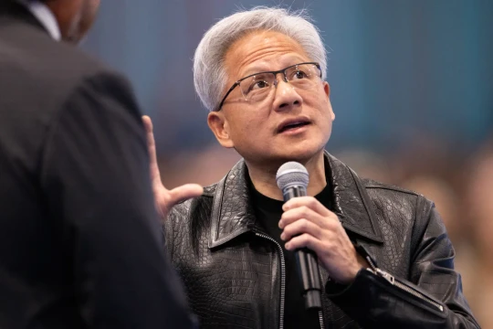 Jensen Huang nói 'chúng ta sẽ không chết vào năm 2030', phản đối đề xuất của Dario Amodei