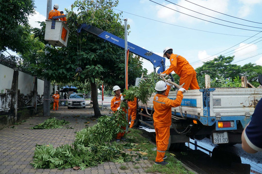 Thấy gì khi EVN tự đề xuất xã hội hóa vốn đầu tư truyền tải?