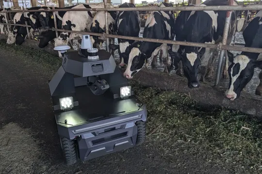 Thêm một loại robot ‘đi tuần’ ban đêm, tự hái trái cây chín, tự thu hoạch