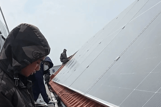 Người dân chưa mặn mà với điện mặt trời mái nhà, tại sao?