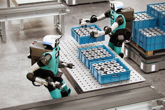 Agility Robotics ra mắt robot hình người Digit 5 làm việc chung với con người