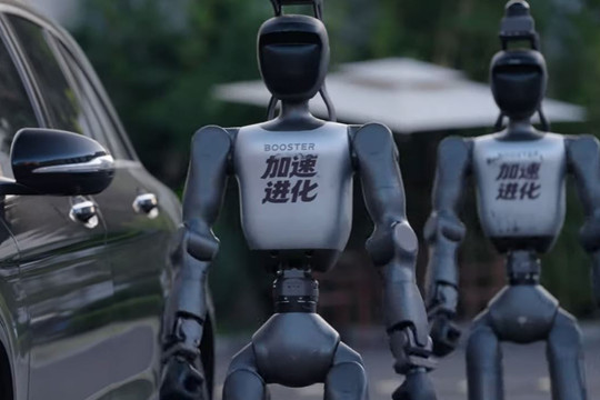 Booters Robotics nhá hàng vệ sĩ robot hình người, hướng tới kỉ nguyên an ninh tự hành