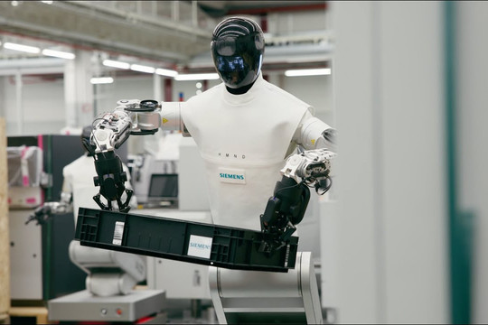 Khi ‘giỏi hơn’ đồng nghĩa với ‘nguy hiểm hơn’: Bài học từ tay robot cầm dao đâm