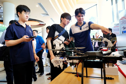 Hàng hóa sắp 'bay trên trời', TP.HCM chuẩn bị gì?