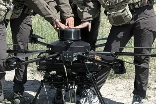 Nga trình làng drone ném bom Mangas hạng nặng