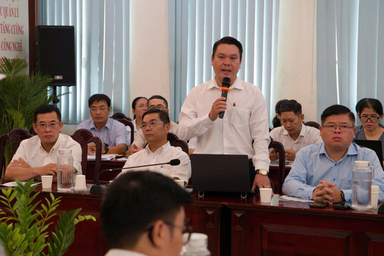 Xe buýt vào tận ngõ: TP.HCM tính toán mô hình đón khách bằng công nghệ