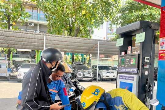 'Đạp phanh' để lạng thịt, bó rau... không lập mặt bằng giá mới do giá xăng dầu tăng cao