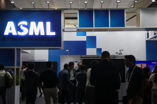 Trung Quốc ồ ạt mua máy DUV của ASML, người Mỹ kêu gọi cấm xuất khẩu hoàn toàn