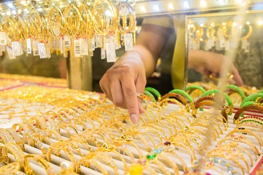 Giá vàng hôm nay 4/10: Vàng bắt đầu 'bào mòn' lợi nhuận người mua