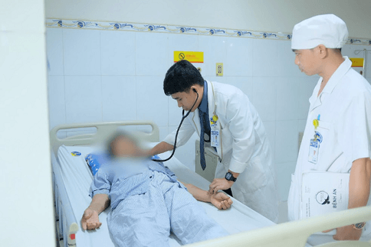 Sốc: Méo miệng tưởng liệt mặt, đi khám phát hiện nhồi máu cơ tim cấp