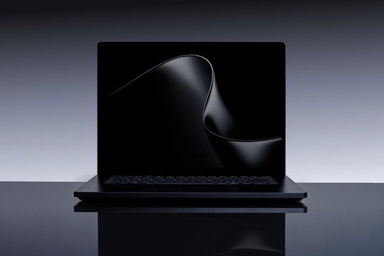 Microsoft tung Surface Laptop Ultra đấu Apple, tăng bảo mật cho tác tử AI trên PC Windows