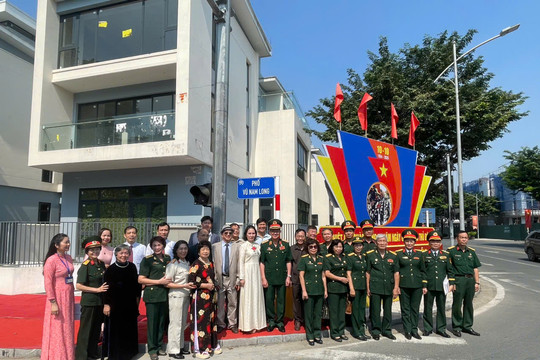 Chính thức gắn biển tuyến phố Vũ Nam Long tại Hà Nội