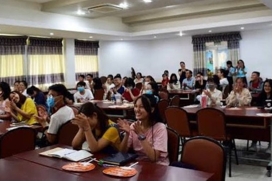 AI làm ‘gia sư’, dạy và học tiếng Anh có dễ dàng hơn?