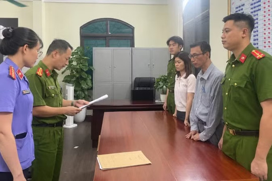 Hàng hiệu xuất dư: Một thời lừng lẫy và cái giá phải trả