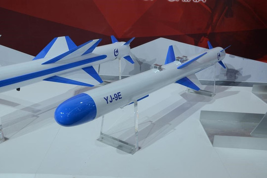 Tin vũ khí hôm nay 18/10: Trung Quốc phát triển YJ-9ER, tên lửa nhỏ chuyên đối phó tàu chiến cơ động nhanh