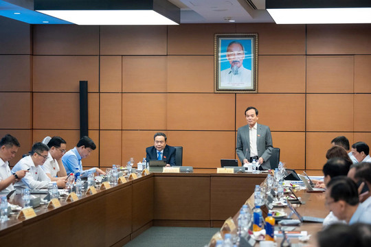 Bí thư TP.HCM khuyến khích doanh nghiệp thưởng Tết sớm để người dân mua sắm với giá dễ chịu