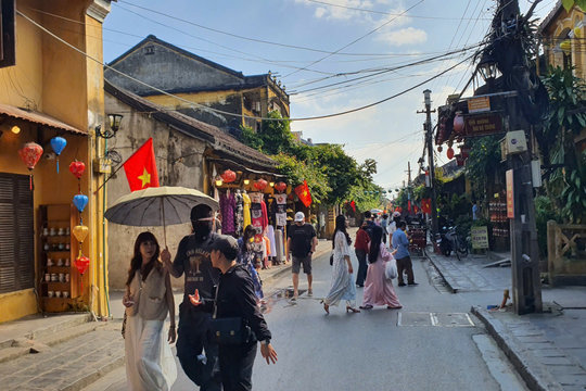 Phố cổ Hội An trước nguy cơ trở thành 'bảo tàng thương mại' vô hồn