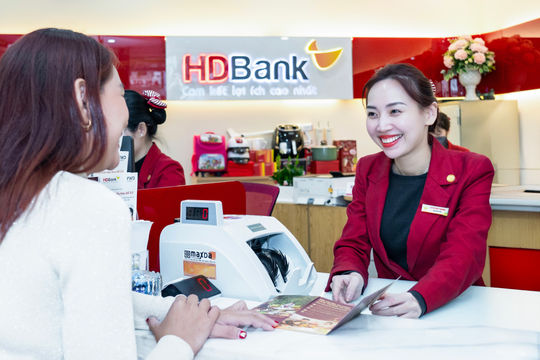 Ngân hàng hứa thu hẹp lợi nhuận để 'giảm lãi suất cho vay thực chất'