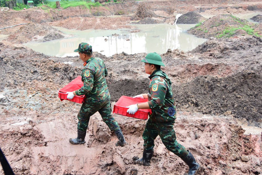 Quy tập thêm 12 hài cốt liệt sĩ tại Công viên Lê Thị Riêng